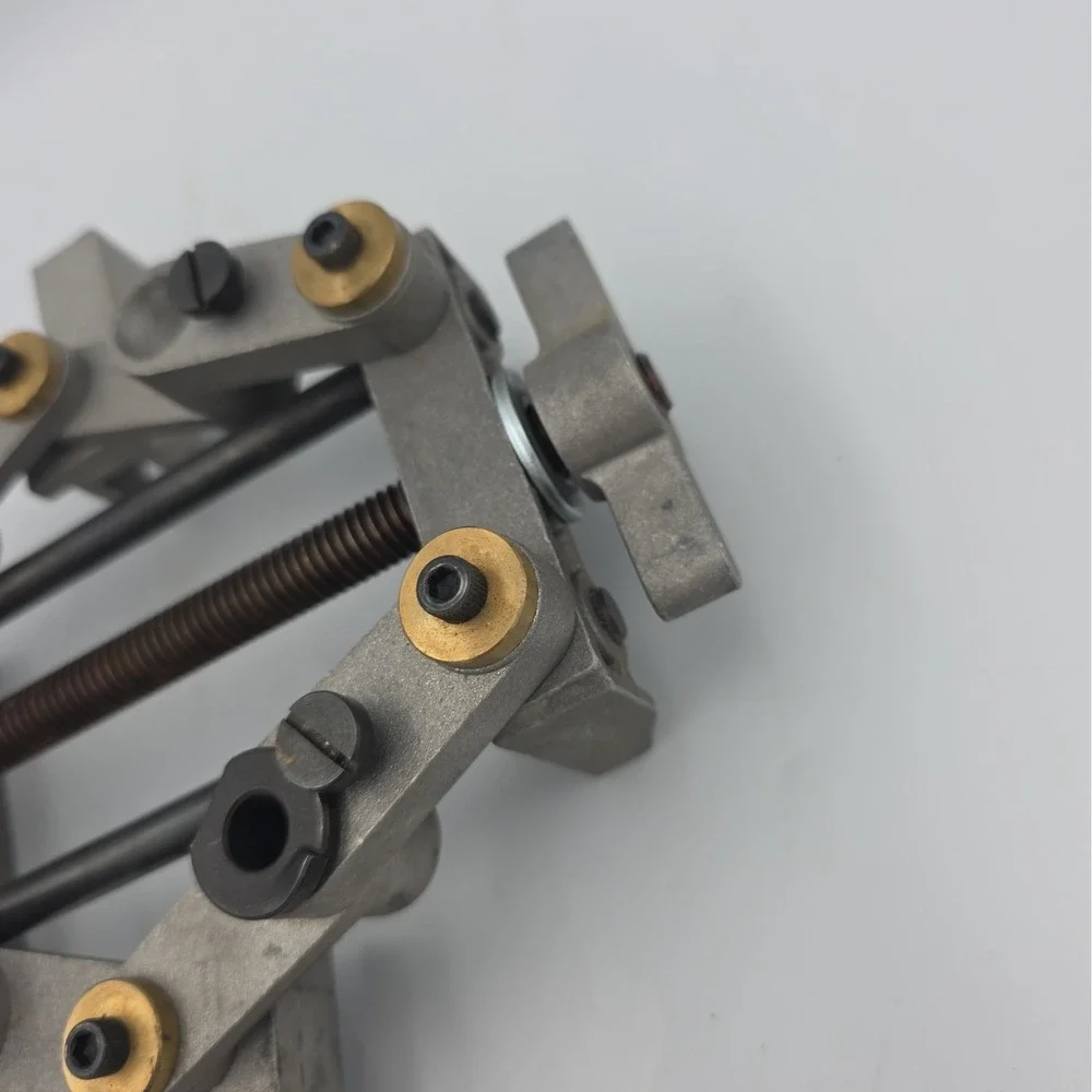 LEICHTUNG double edge